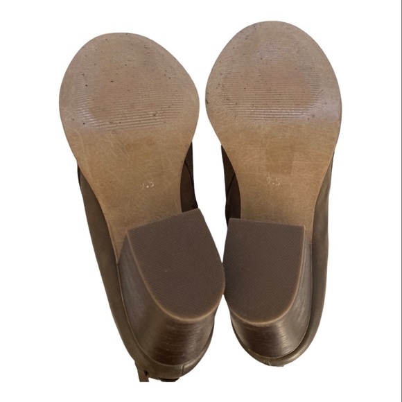 Blondo Nivada Leather Waterproof Ankle Bootie 9.5 Taupe Olive - Picture 6 of 8